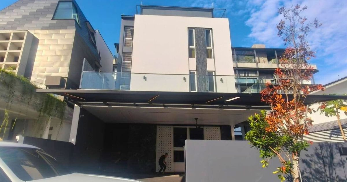 Retractable Awning Singapore: Flexible Shade for Homes and Car Porches