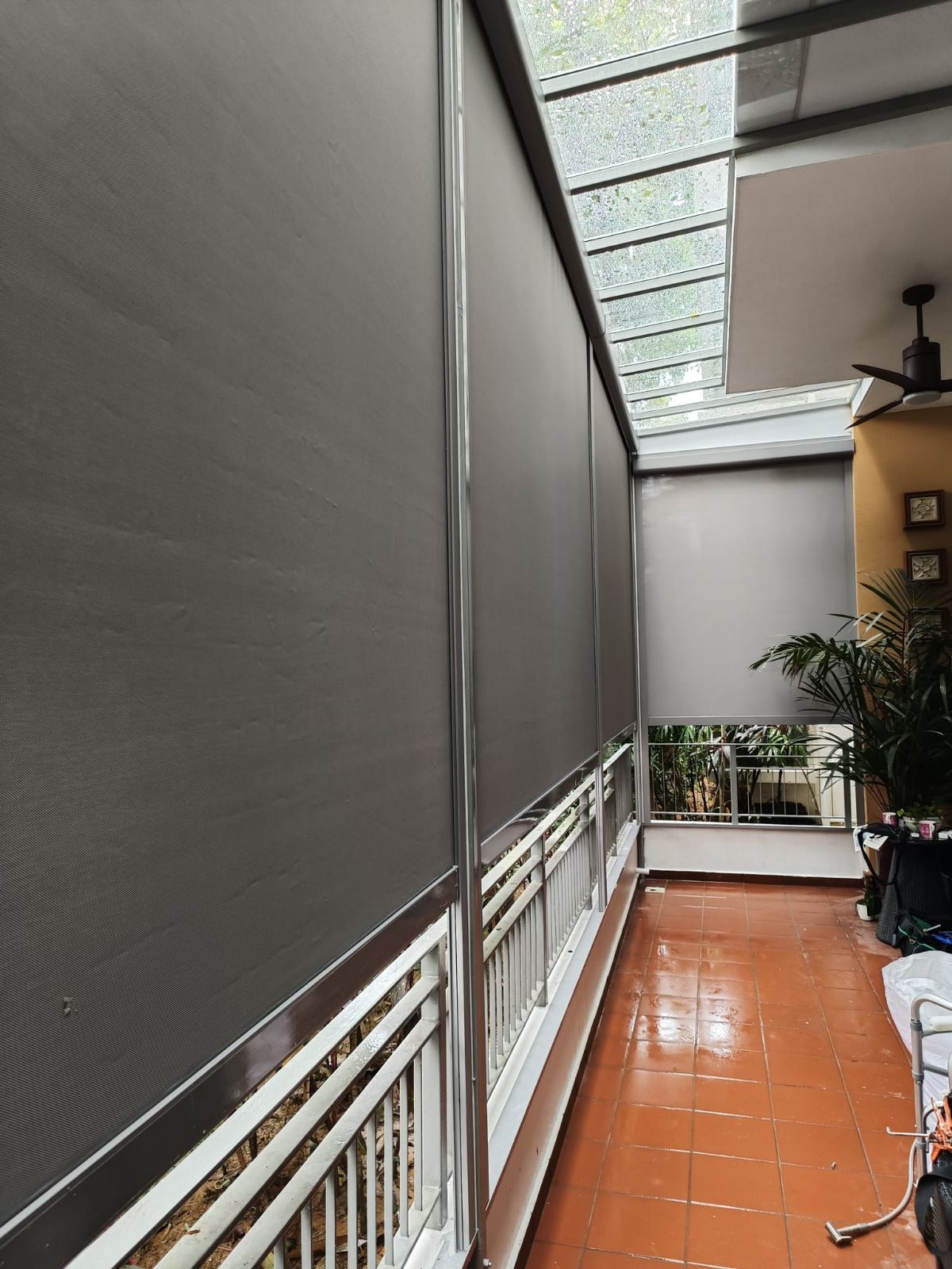 Compact roof extension protecting a narrow residential balcony