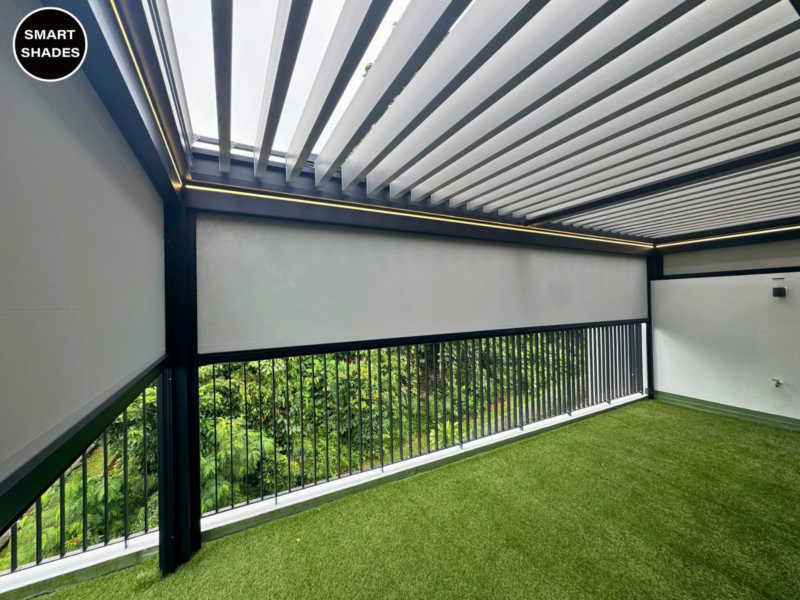 Bioclimatic pergola with zip blinds for added rain and side protection