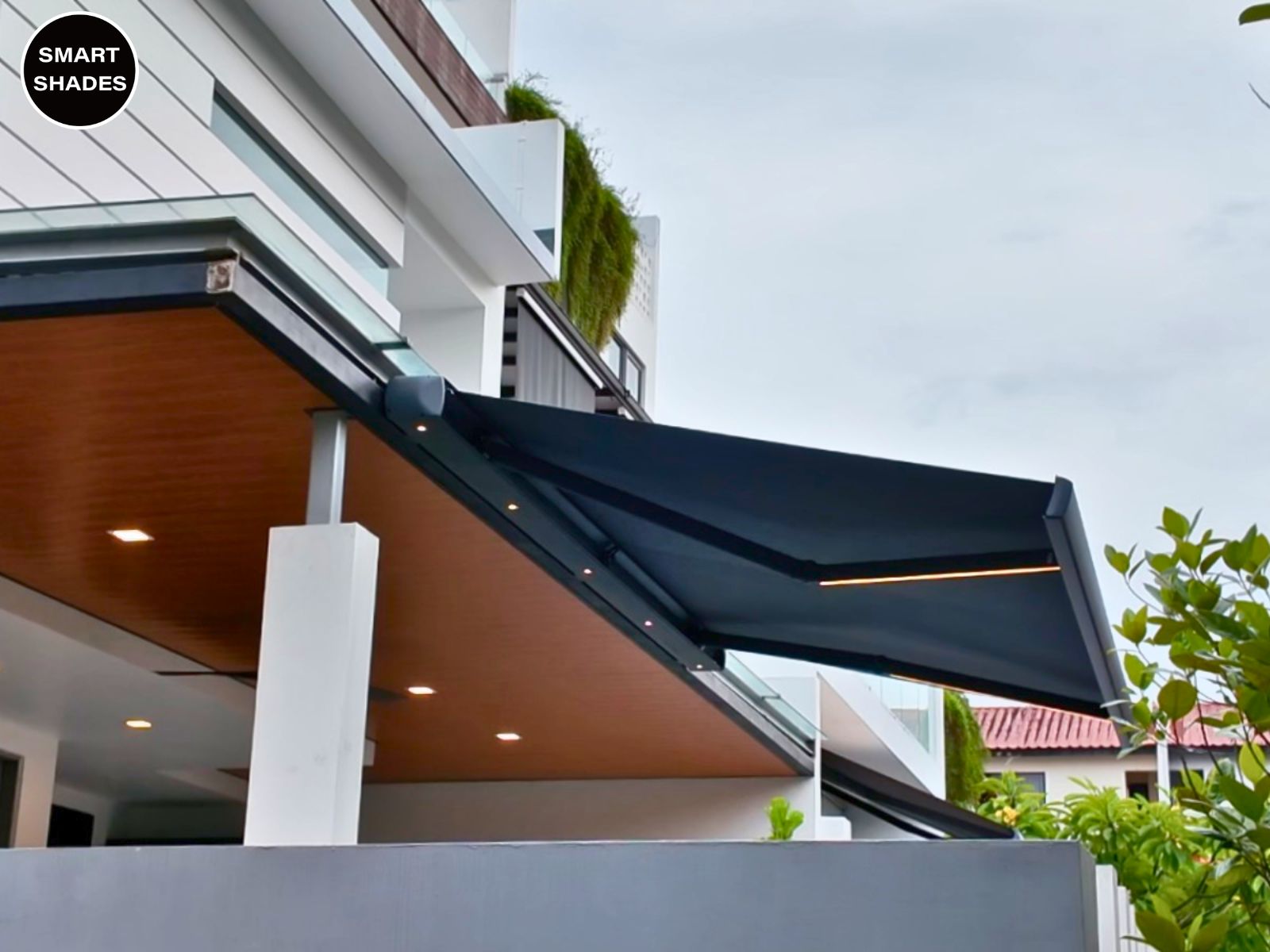 Car porch roofing Singapore using a retractable smart awning